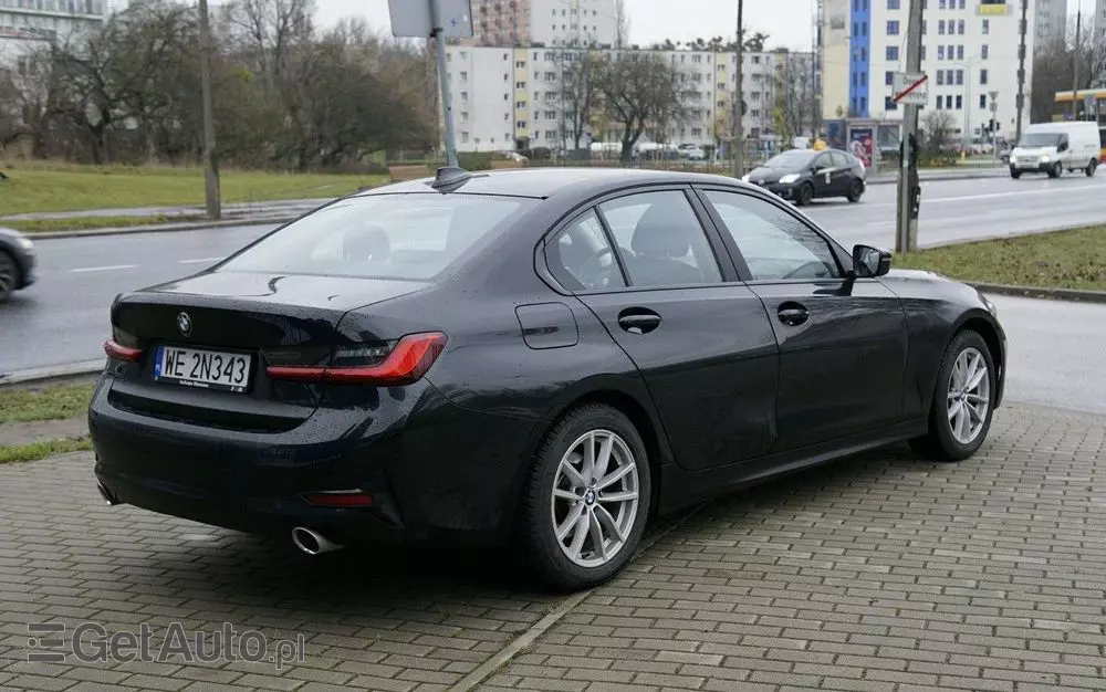 BMW Seria 3 318i Advantage