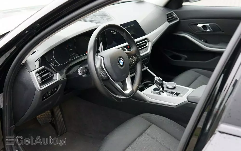 BMW Seria 3 318i Advantage