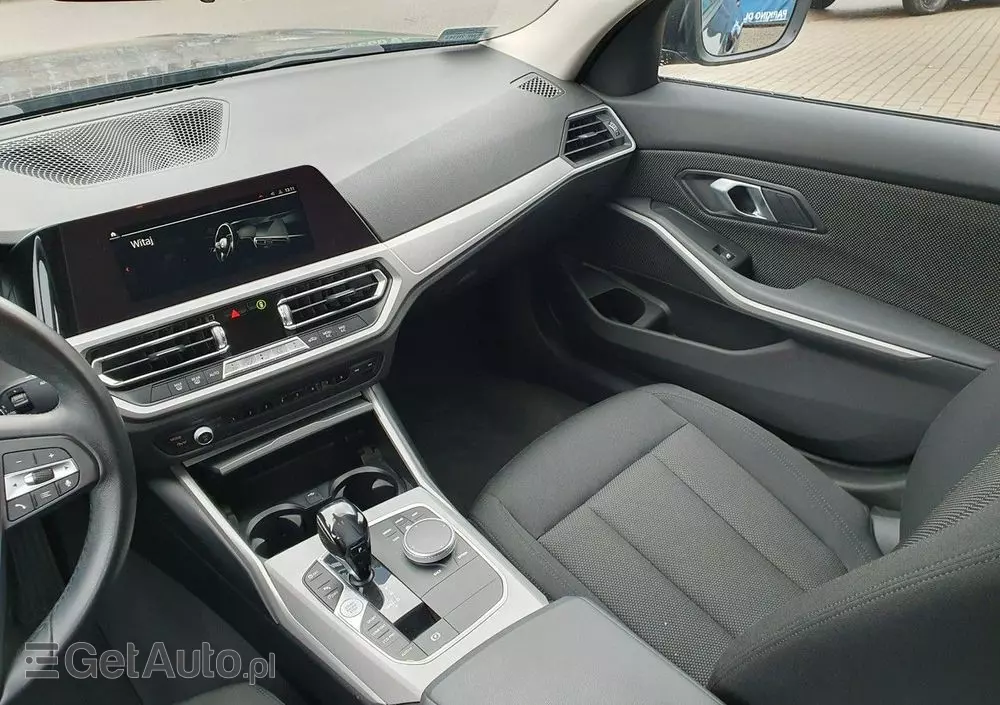 BMW Seria 3 318i Advantage