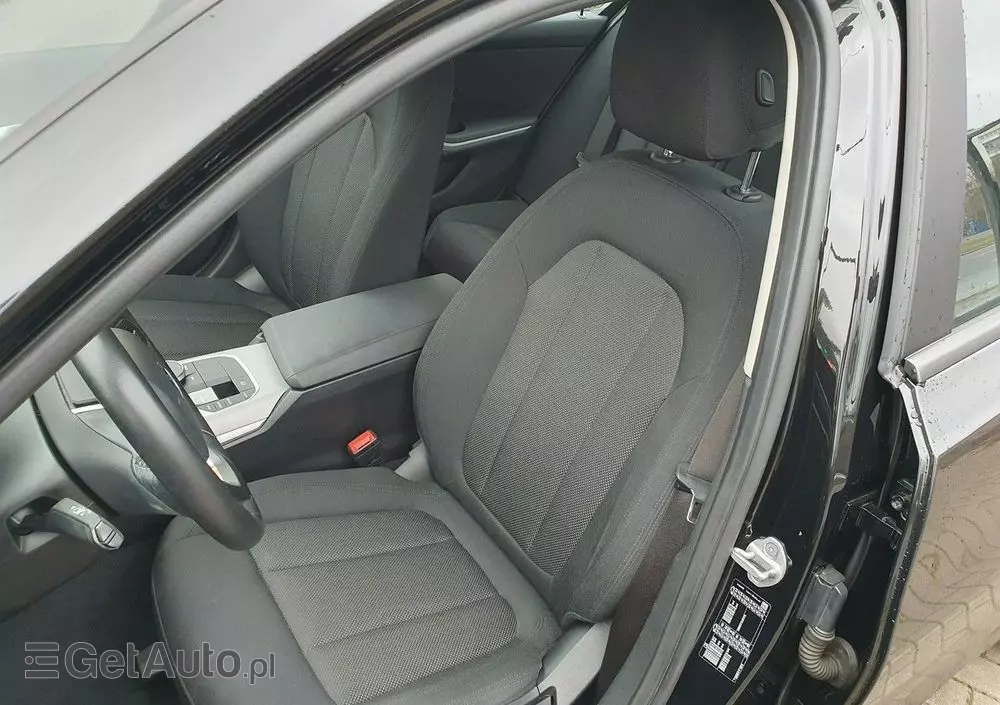 BMW Seria 3 318i Advantage