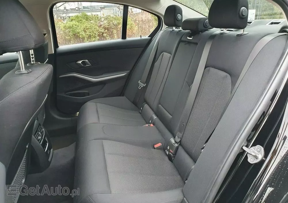 BMW Seria 3 318i Advantage