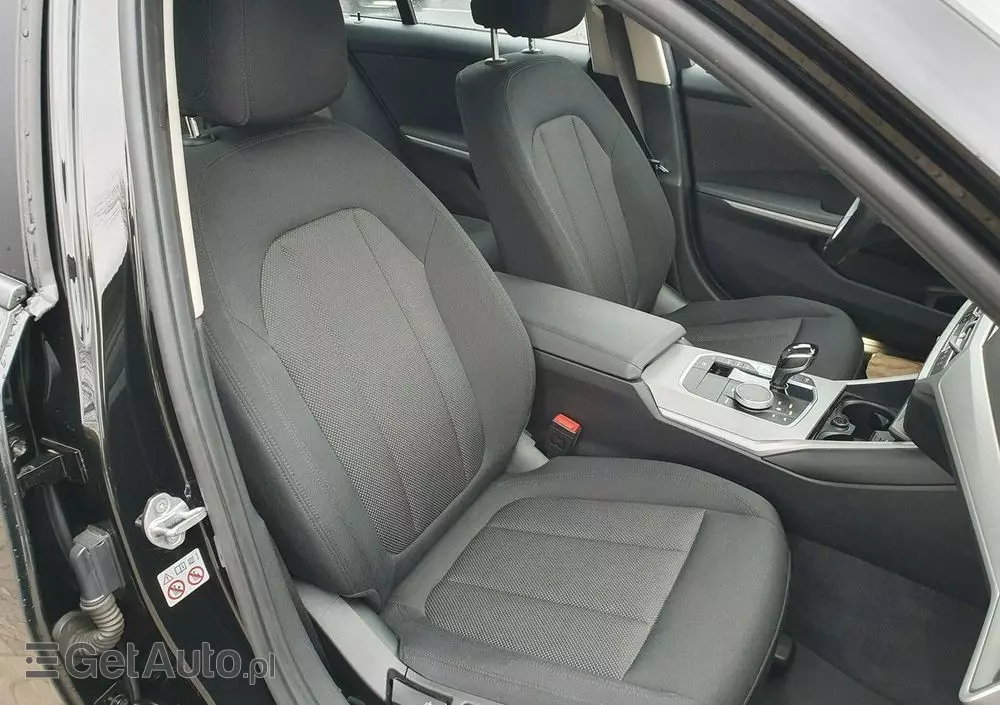 BMW Seria 3 318i Advantage