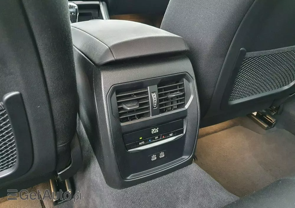 BMW Seria 3 318i Advantage