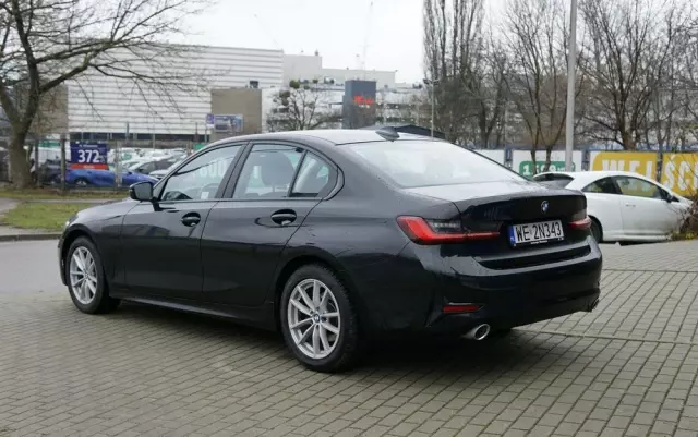 BMW Seria 3 318i Advantage