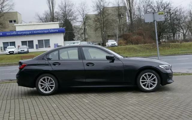 BMW Seria 3 318i Advantage