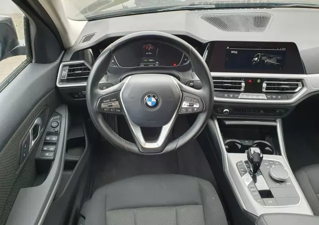 BMW Seria 3 318i Advantage