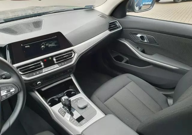 BMW Seria 3 318i Advantage