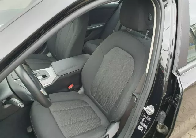 BMW Seria 3 318i Advantage