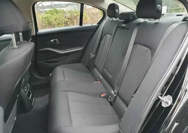 BMW Seria 3 318i Advantage