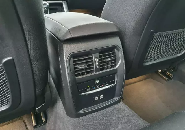 BMW Seria 3 318i Advantage