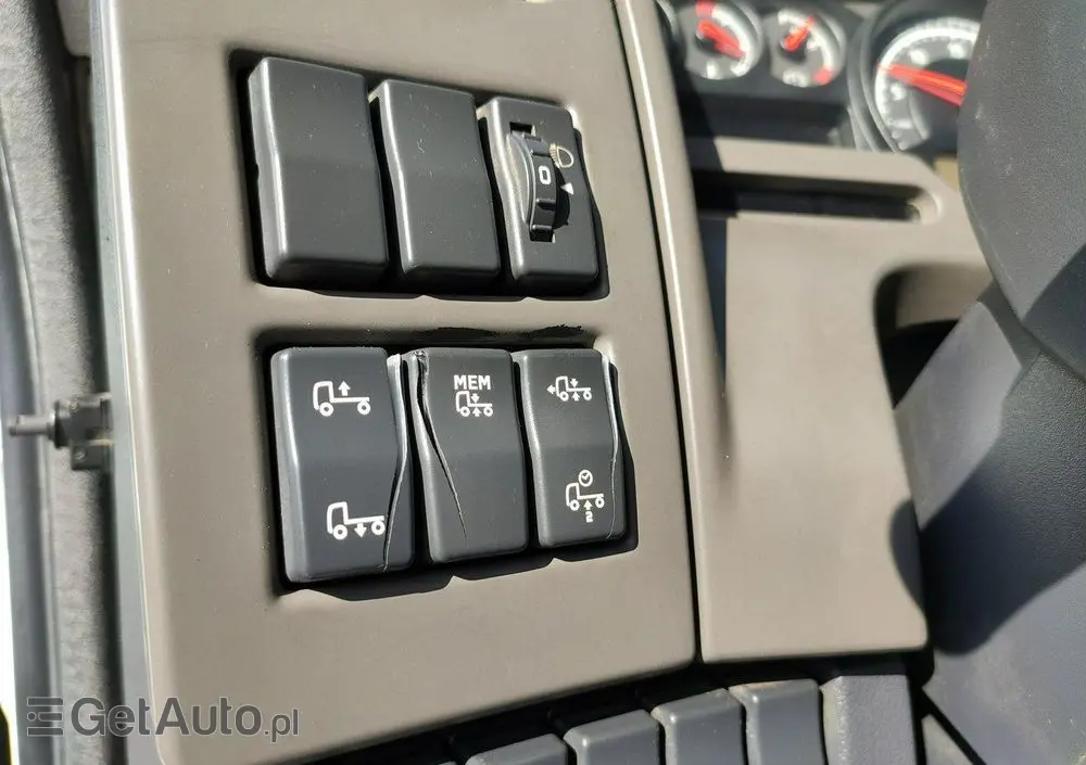 RENAULT Midlum 180.240DXI + HDS HYVA HB170E2 Udzwig 3.6Tony 