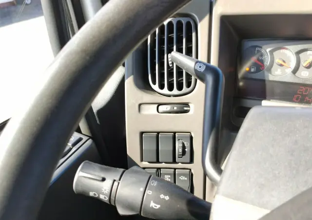 RENAULT Midlum 180.240DXI + HDS HYVA HB170E2 Udzwig 3.6Tony 