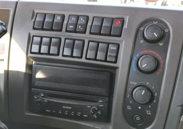 RENAULT Midlum 180.240DXI + HDS HYVA HB170E2 Udzwig 3.6Tony 