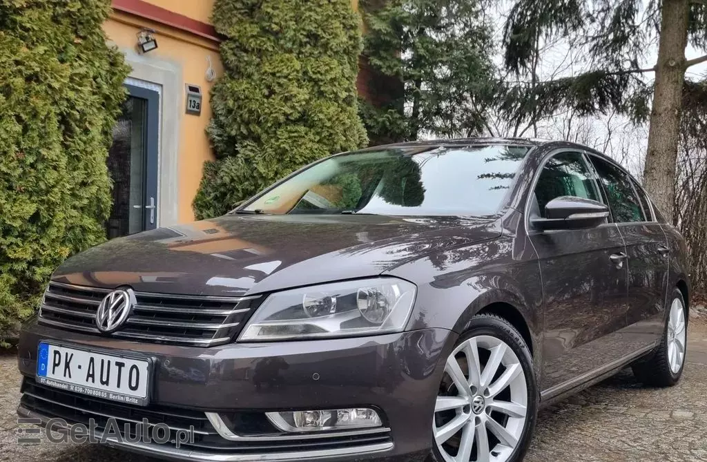 VOLKSWAGEN Passat 