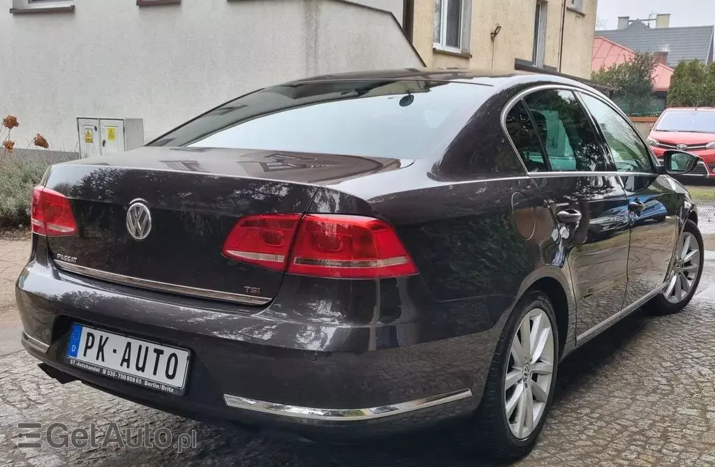 VOLKSWAGEN Passat 