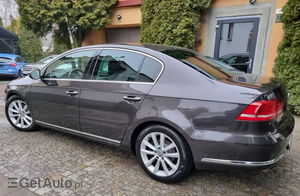 VOLKSWAGEN Passat 