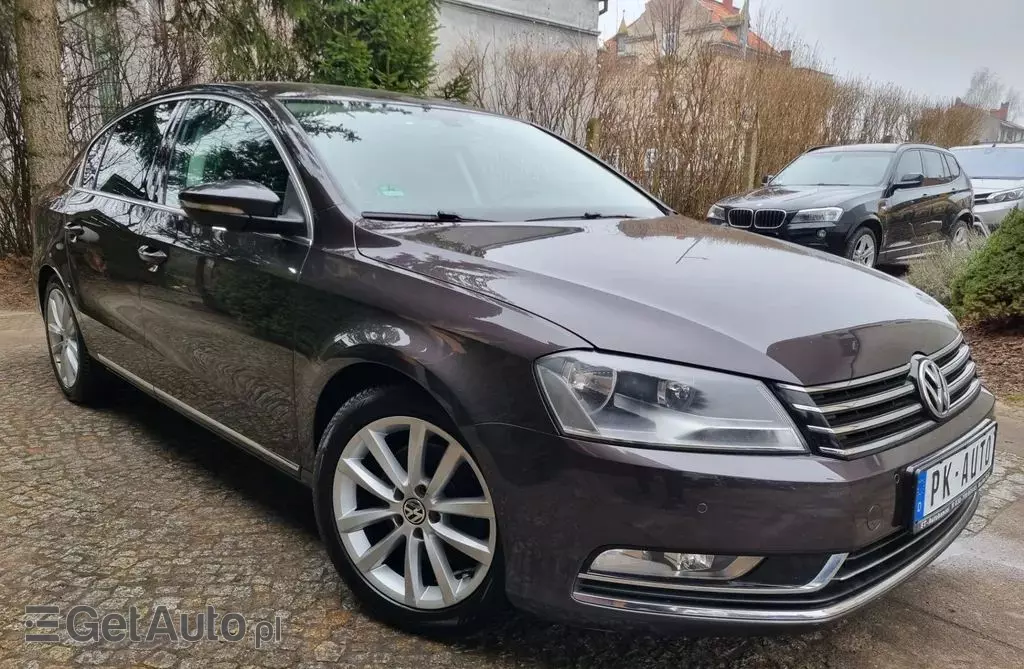 VOLKSWAGEN Passat 