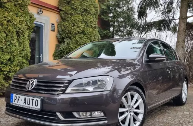 VOLKSWAGEN Passat 
