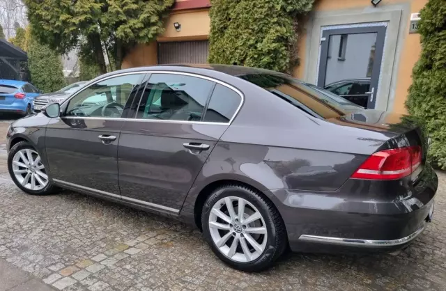 VOLKSWAGEN Passat 