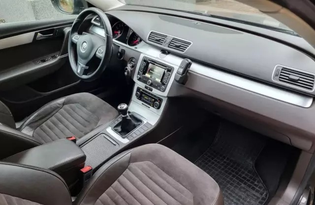 VOLKSWAGEN Passat 