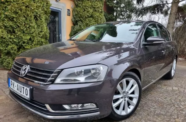 VOLKSWAGEN Passat 