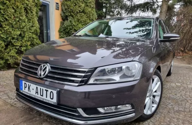 VOLKSWAGEN Passat 