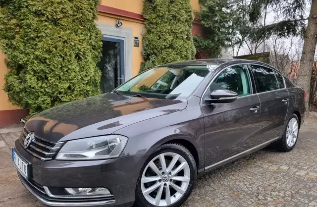 VOLKSWAGEN Passat 