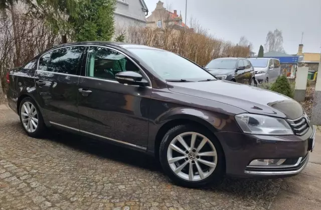 VOLKSWAGEN Passat 
