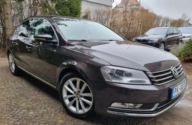 VOLKSWAGEN Passat 