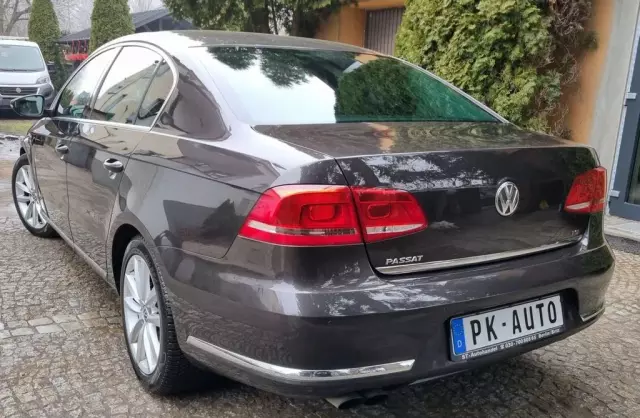 VOLKSWAGEN Passat 