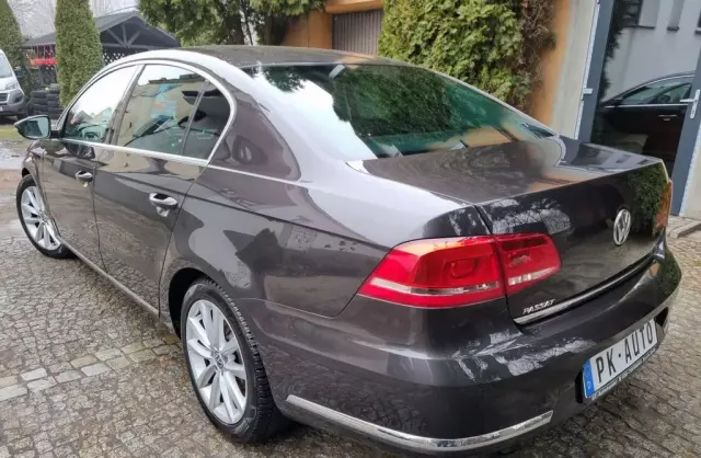 VOLKSWAGEN Passat 