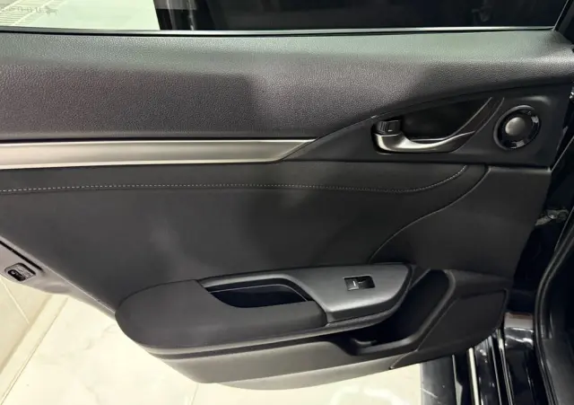 HONDA Civic 1.5 i-VTEC Turbo CVT Sport