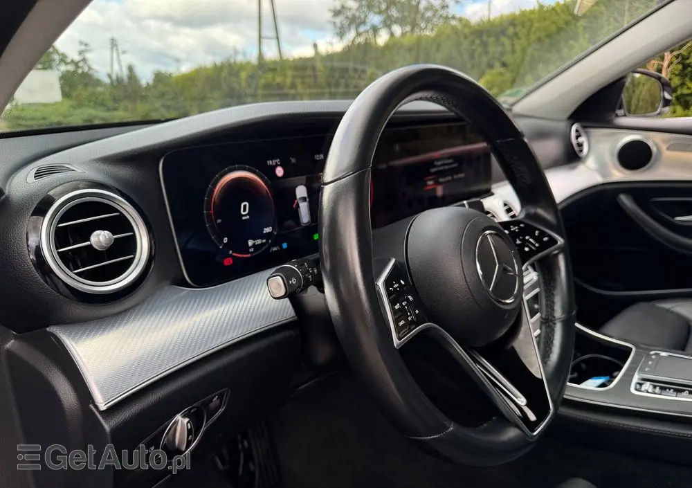 MERCEDES-BENZ Klasa E 200 9G-TRONIC Exclusive