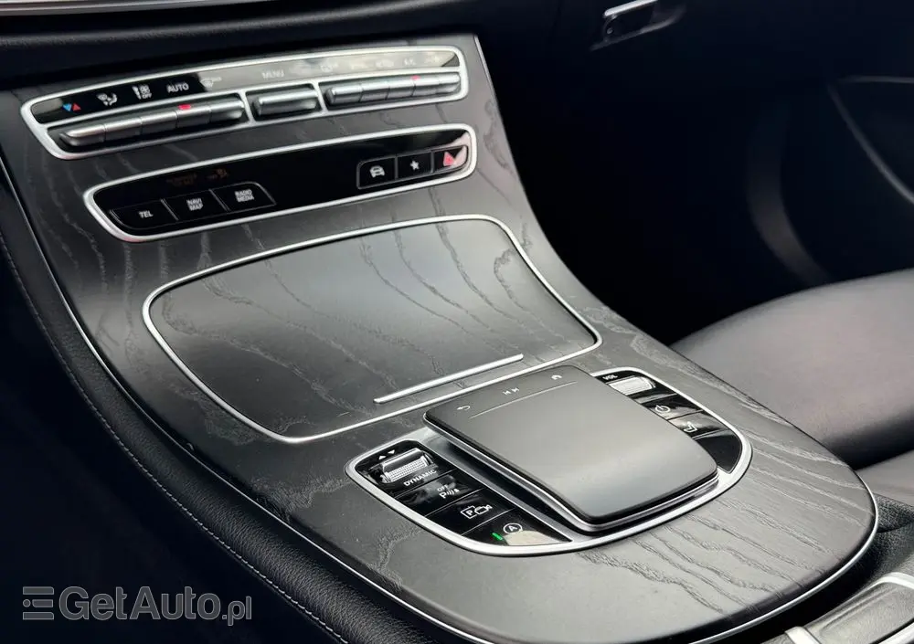 MERCEDES-BENZ Klasa E 200 9G-TRONIC Exclusive