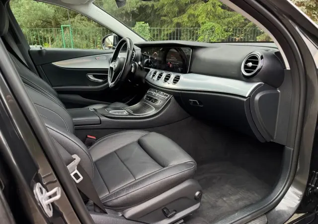 MERCEDES-BENZ Klasa E 200 9G-TRONIC Exclusive