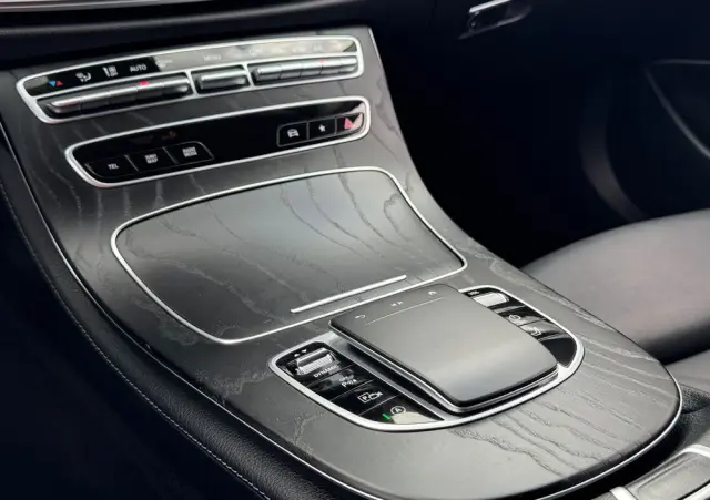 MERCEDES-BENZ Klasa E 200 9G-TRONIC Exclusive