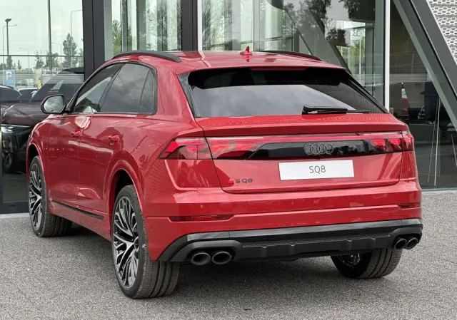 AUDI SQ8 