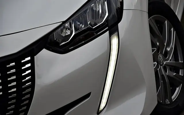 PEUGEOT 208 1.2 PureTech Allure Pack S&S EAT8