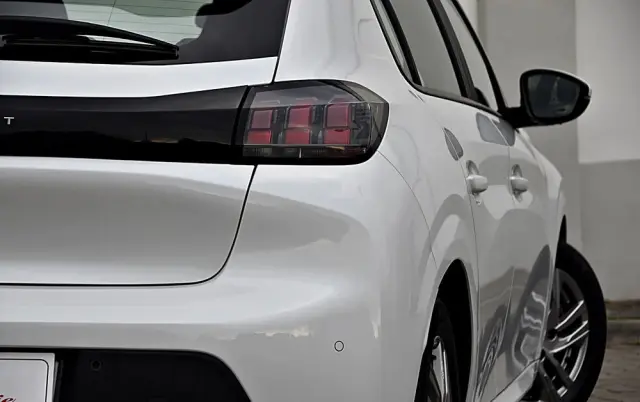 PEUGEOT 208 1.2 PureTech Allure Pack S&S EAT8