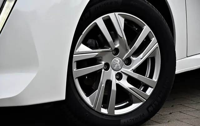 PEUGEOT 208 1.2 PureTech Allure Pack S&S EAT8