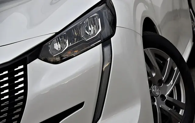 PEUGEOT 208 1.2 PureTech Allure Pack S&S EAT8