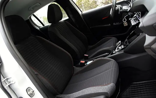 PEUGEOT 208 1.2 PureTech Allure Pack S&S EAT8