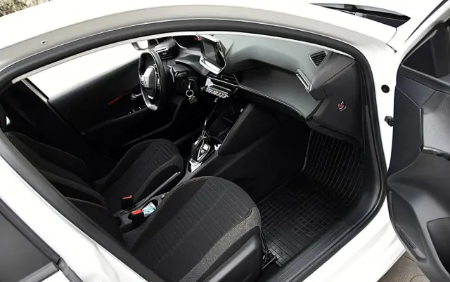 PEUGEOT 208 1.2 PureTech Allure Pack S&S EAT8