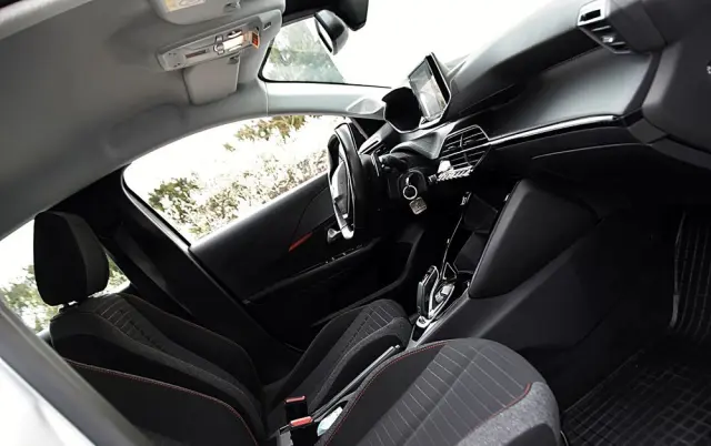 PEUGEOT 208 1.2 PureTech Allure Pack S&S EAT8