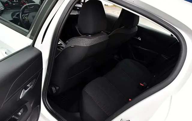 PEUGEOT 208 1.2 PureTech Allure Pack S&S EAT8