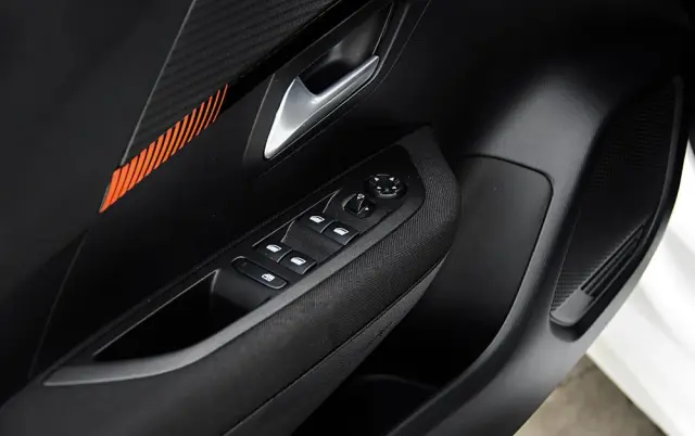 PEUGEOT 208 1.2 PureTech Allure Pack S&S EAT8