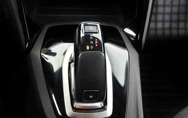 PEUGEOT 208 1.2 PureTech Allure Pack S&S EAT8