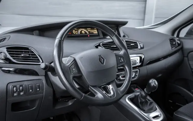 RENAULT Grand Scenic Energy TCe 130 S&S Bose Edition