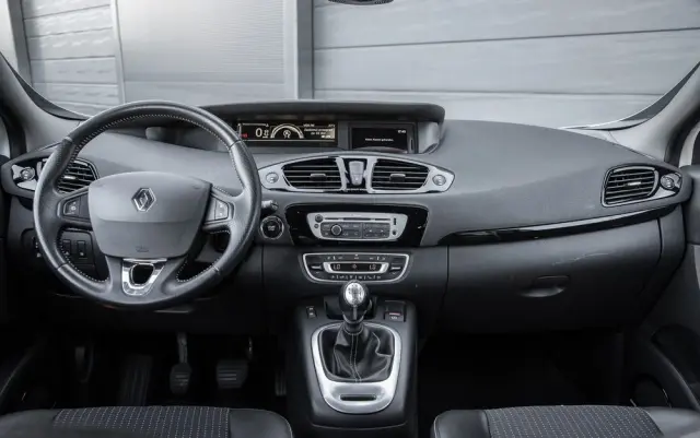 RENAULT Grand Scenic Energy TCe 130 S&S Bose Edition