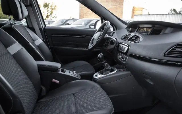 RENAULT Grand Scenic Energy TCe 130 S&S Bose Edition